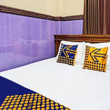 Hotel SPOT ON 1870 Graha Batu Mulia Exterior foto