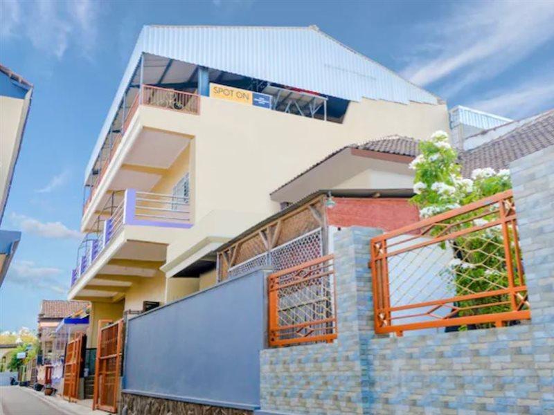Hotel SPOT ON 1870 Graha Batu Mulia Exterior foto