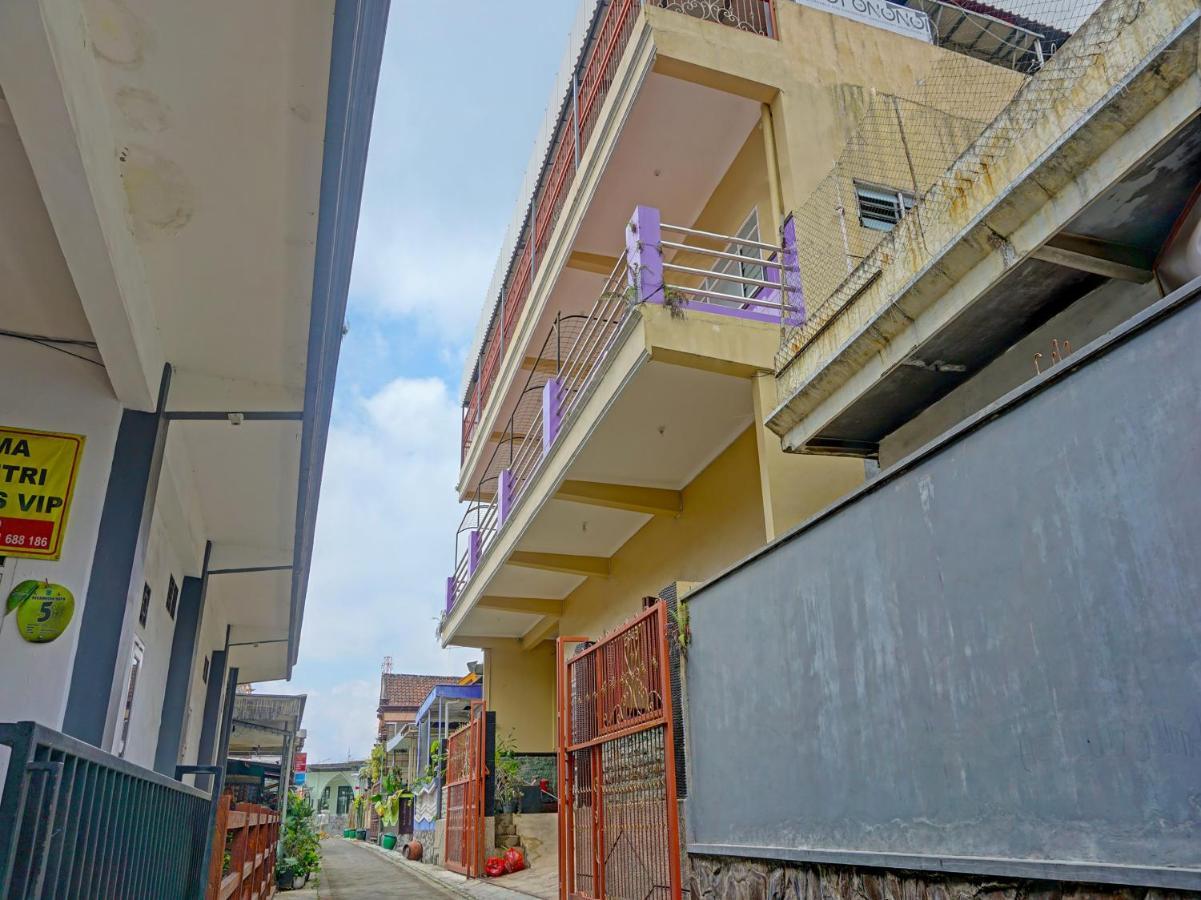 Hotel SPOT ON 1870 Graha Batu Mulia Exterior foto
