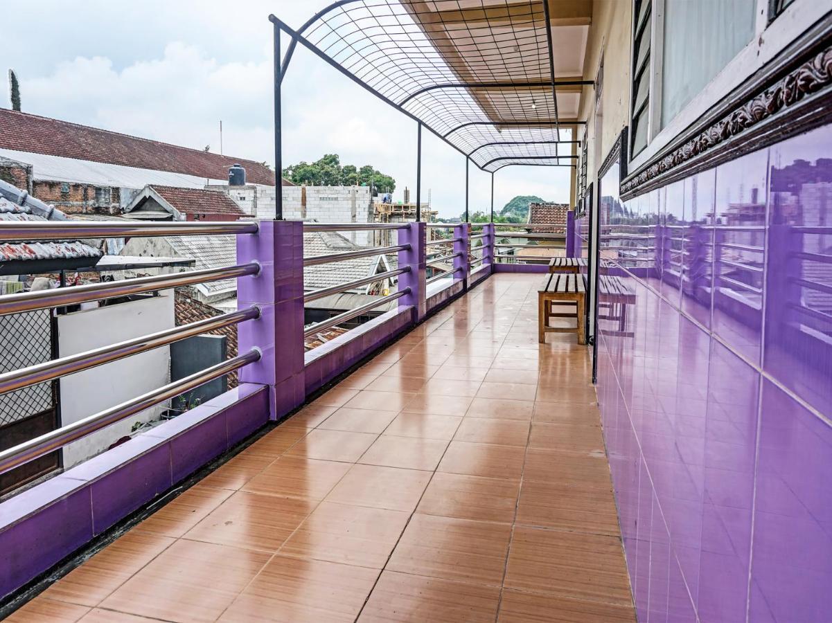 Hotel SPOT ON 1870 Graha Batu Mulia Exterior foto