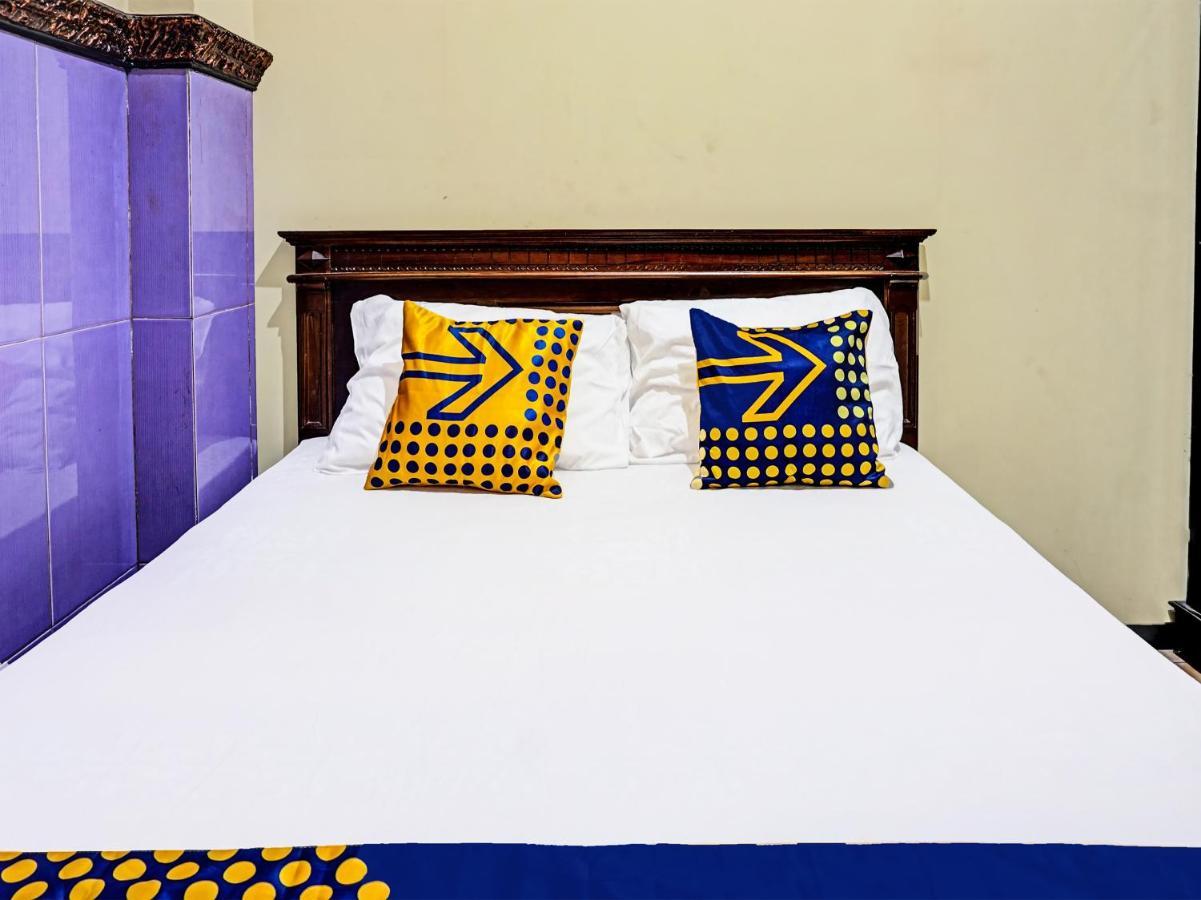 Hotel SPOT ON 1870 Graha Batu Mulia Exterior foto
