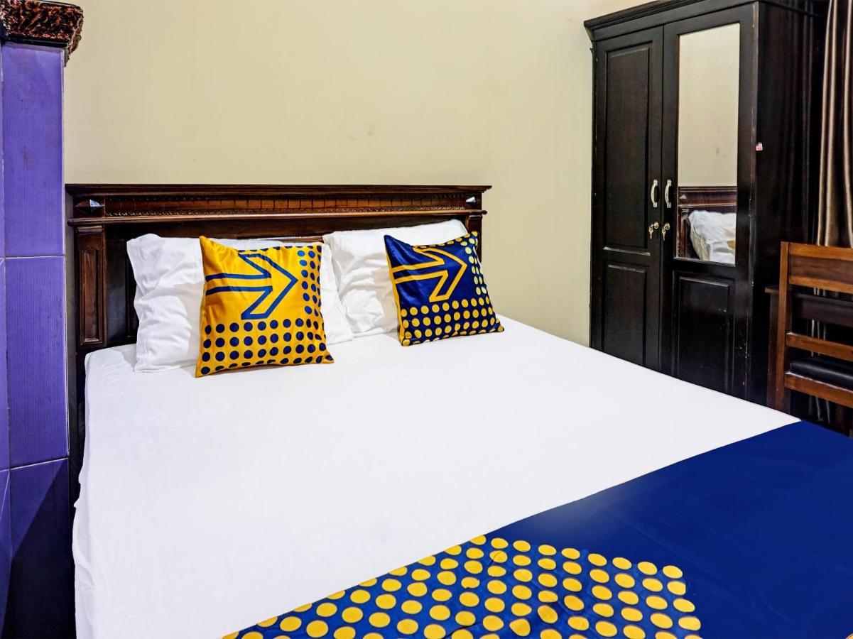 Hotel SPOT ON 1870 Graha Batu Mulia Exterior foto